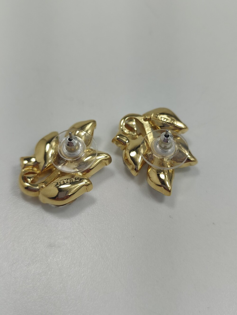 Vintage Trifari Clear Rhinestone Leaf Spray Earrings Signed Gold Tone - Picture 4 of 4
